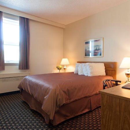 وينيبج Assiniboine Gordon Inn On The Park المظهر الخارجي الصورة