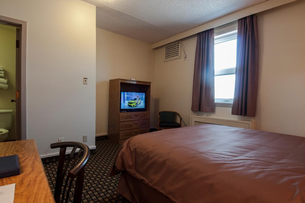 وينيبج Assiniboine Gordon Inn On The Park المظهر الخارجي الصورة